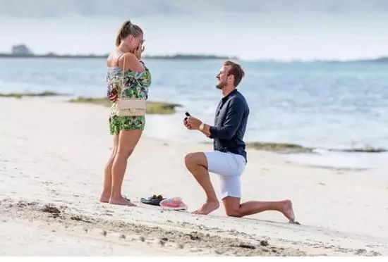 欧洲杯“最撩人”10大球星女伴：大都是超模，C罗女友曾当过保姆