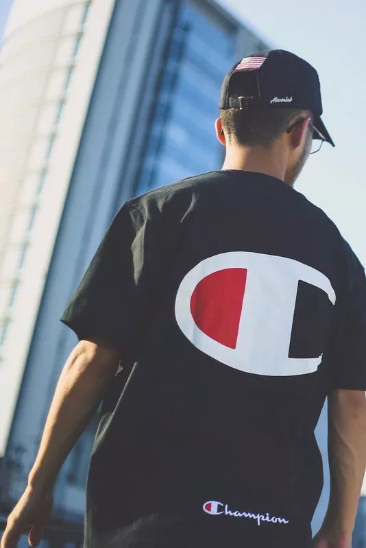 每个人都有冠军梦,冠军champion短袖全是logo