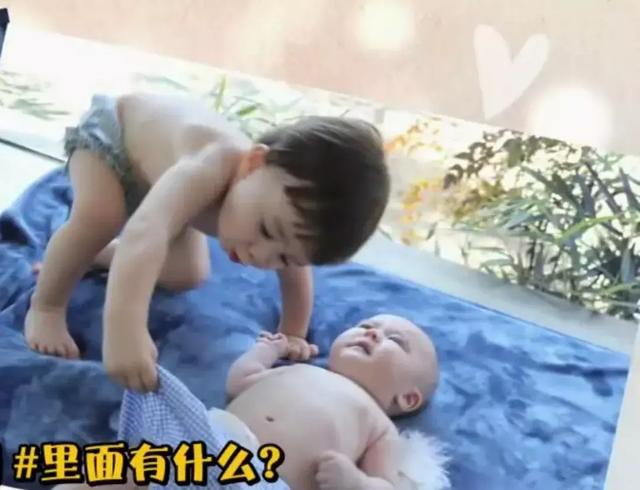 孩子晚上防踢被子有什么好办法,小孩儿用腿夹着被子怎么办