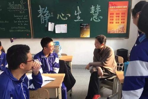 老师上课碰见调皮学生捣乱纪律,老师该怎么办?教你一招