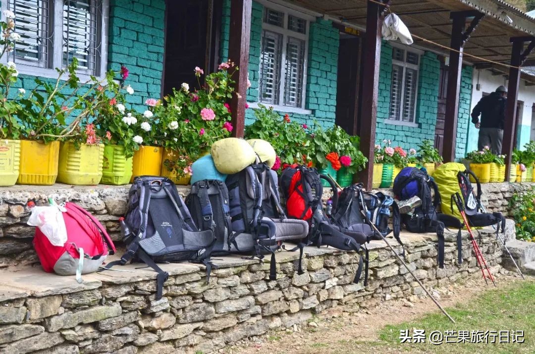 从西藏出境到尼泊尔的旅游视频,夫妻环游世界去的尼泊尔