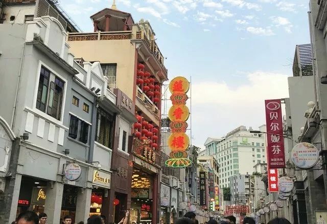 这几条美食街才是人气最旺的地方,最值得去的10条美食街