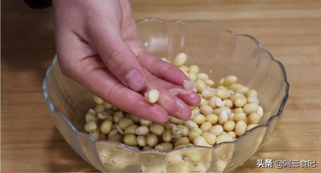 面食新吃法黄豆加个鸡蛋,黄豆和鸡蛋拿来做菜怎么做好吃