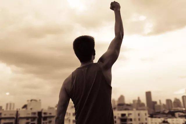 但凡杀不死你的终将会使你更强大,那些杀不死你的终将使你更强大