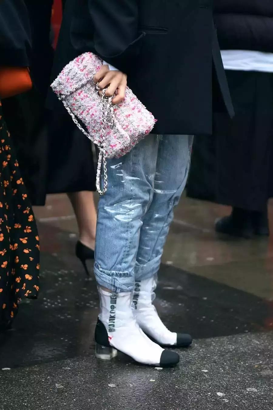 问江南“晴为何物”，你见过这些时尚品牌的雨衣、雨靴吗？