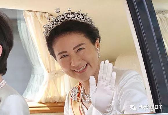 英国女王戴的超级超级珍贵的王冠,各国女王加冕皇冠图片