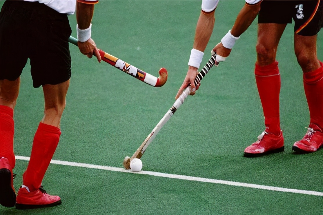 曲棍球算小球么,曲棍球玩法花式