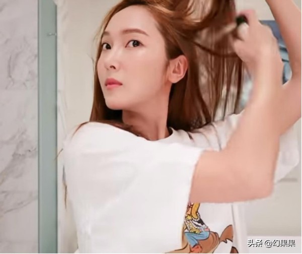 早上头发睡扁了怎么快速修复,睡醒头发变直的方法