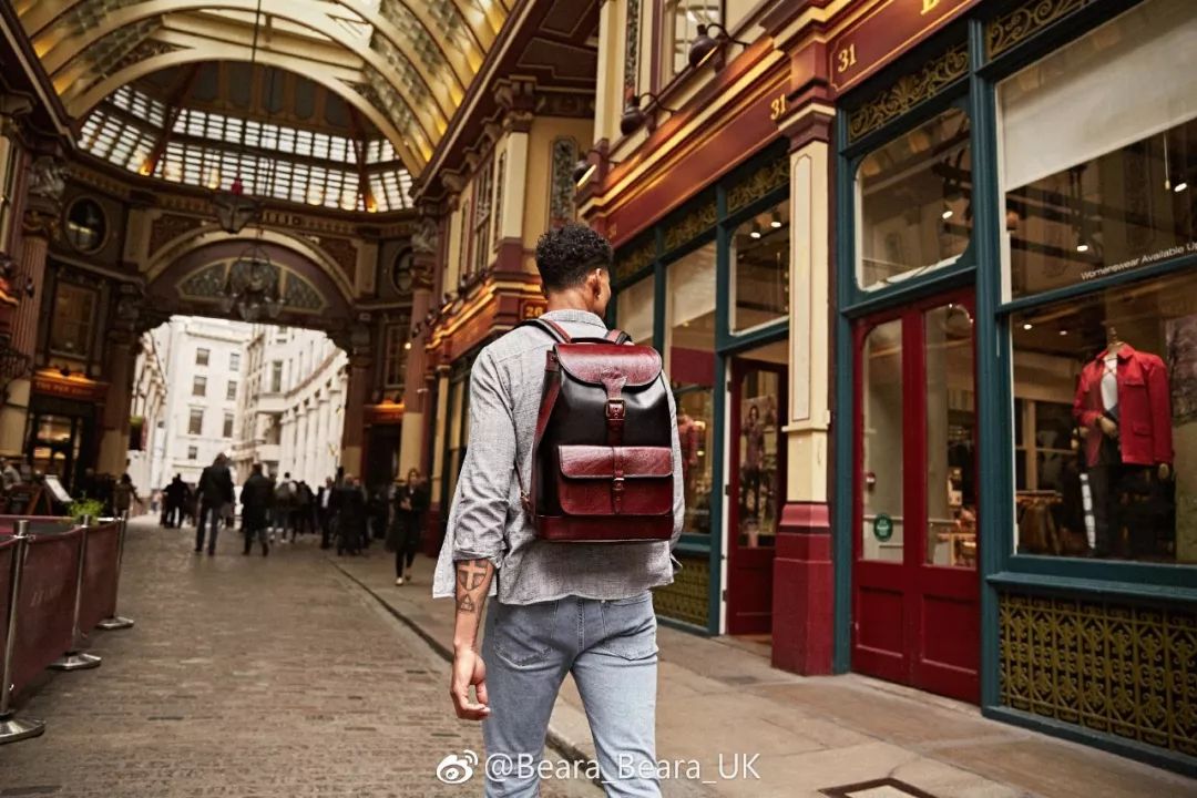 职业女性背什么包见客户,双肩包可以背一个肩膀