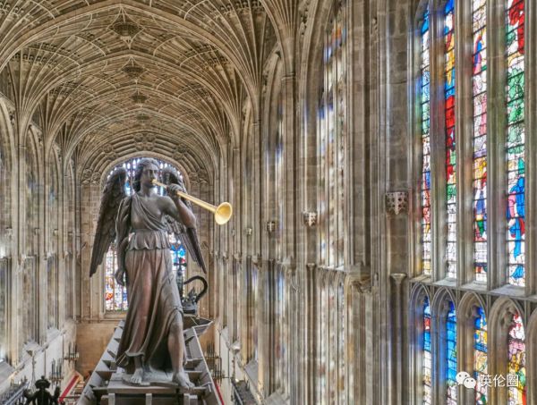 一年48万，奶茶妹妹要读剑桥MBA？这张学生卡信息量也太大