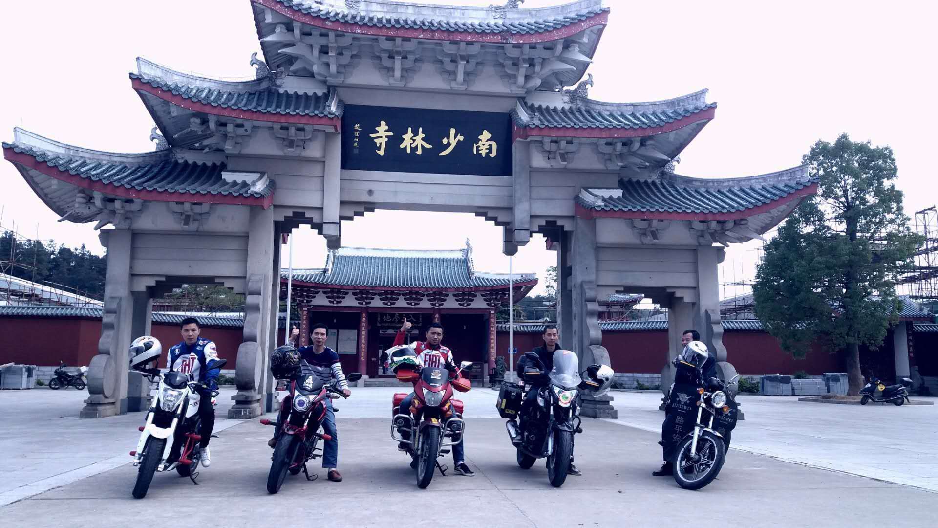 新大洲本田摩托车cbf大战鹰150cc,新大洲本田cbf150摩托车视频