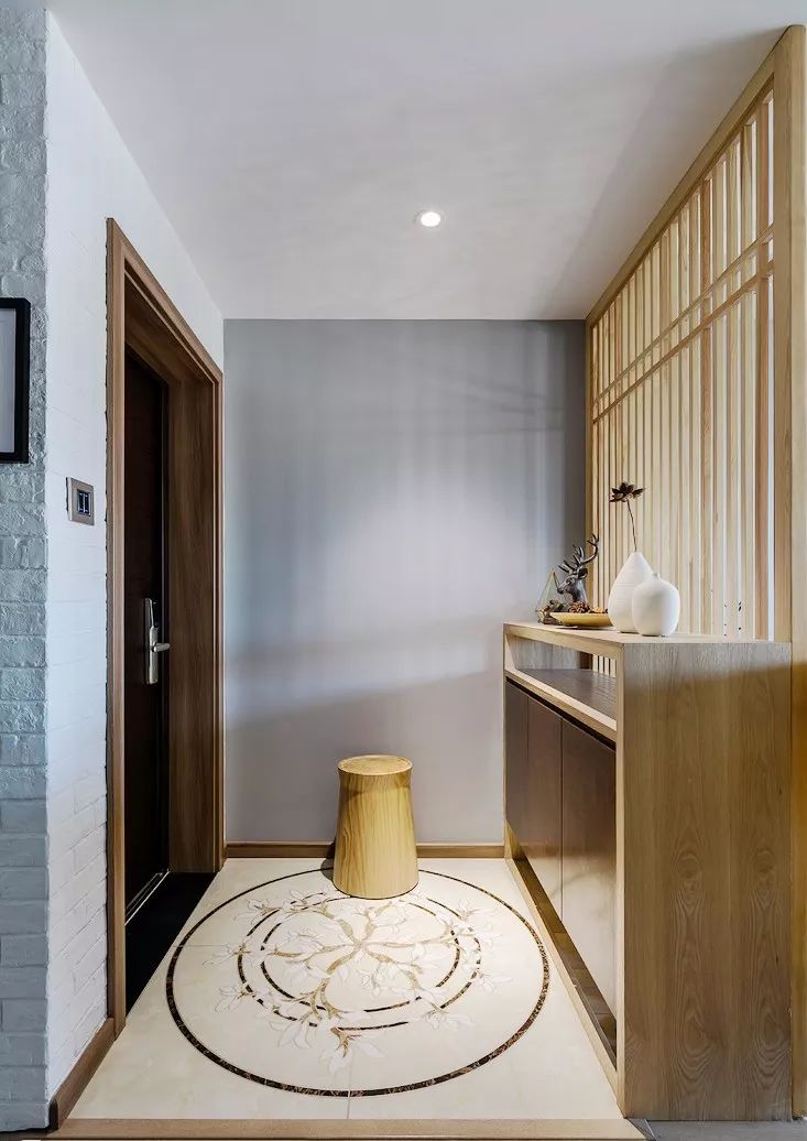 入户门正对卫生间门挂珠帘有用吗,入户门正对卫生间门怎么挂葫芦