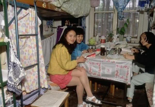 上个世纪70年代工人的工资,上世纪80年代一个月工资是多少