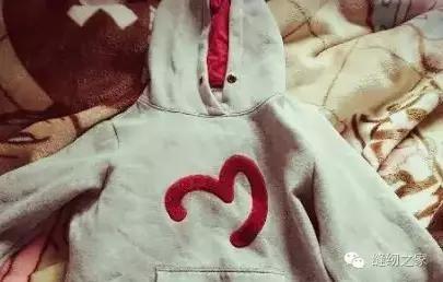 旧衣服改成窝枕,在家怎么用旧衣改做颈椎型枕