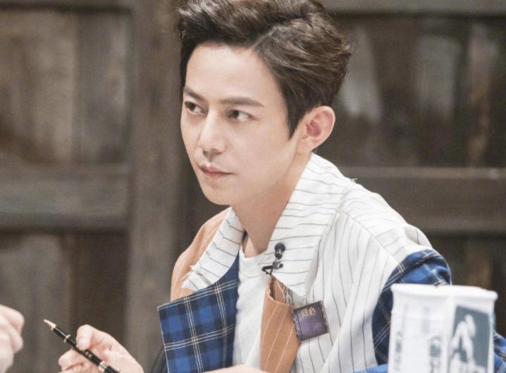 多位艺人何炅注销工作室,导演周国刚何炅