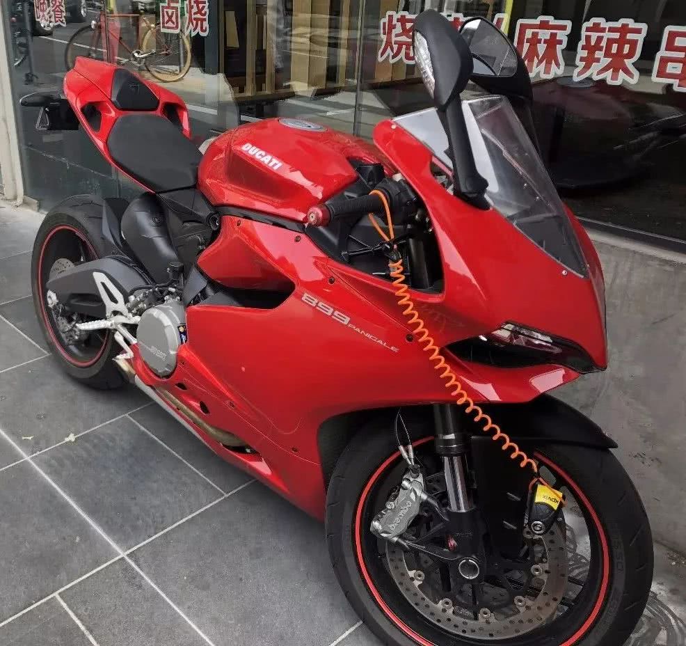 这地方是男人天堂,我们的大宝马也怕了