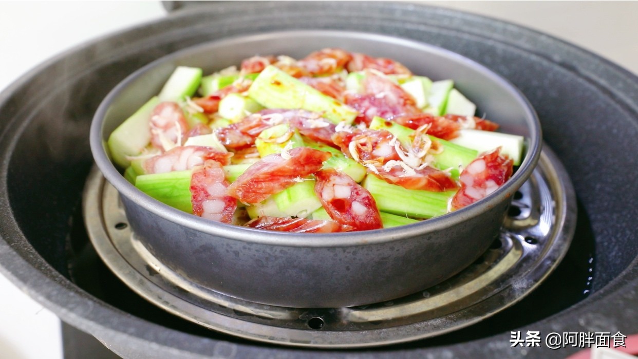 丝瓜别炒着吃了教你做蒜蓉蒸丝瓜,丝瓜学会蒸着吃