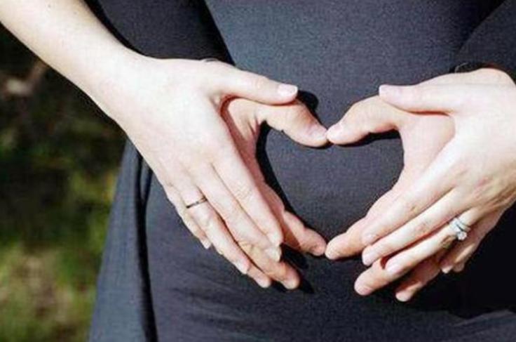 怀孕2个月才反应正常,怀孕两个月就显怀了是怎么回事