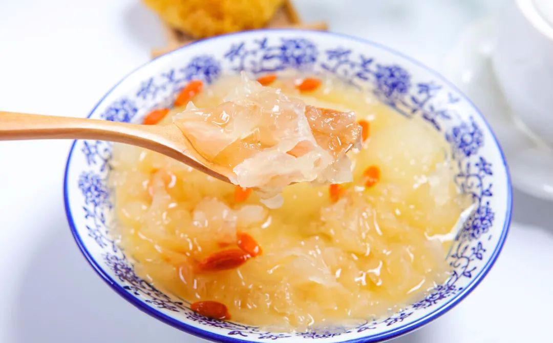 秋季银耳汤的做法和功效,入秋的银耳汤怎么煮