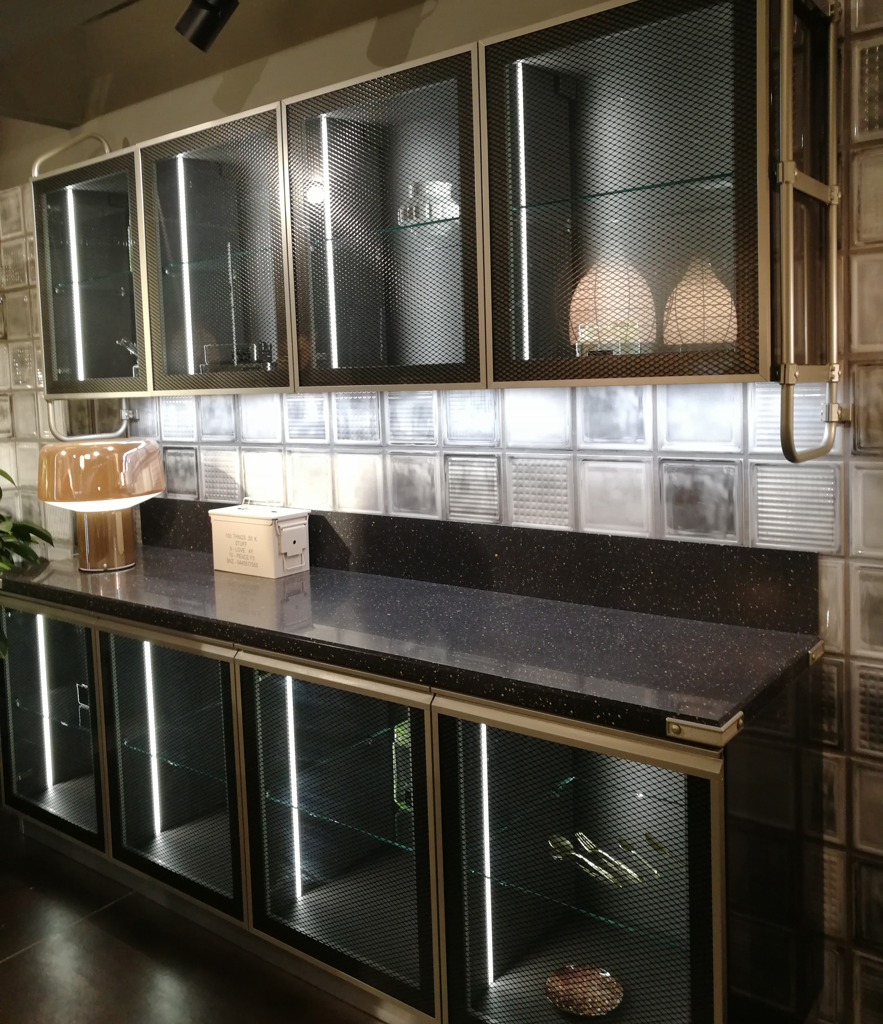 米兰家具展灯具,米兰国际家具展2004