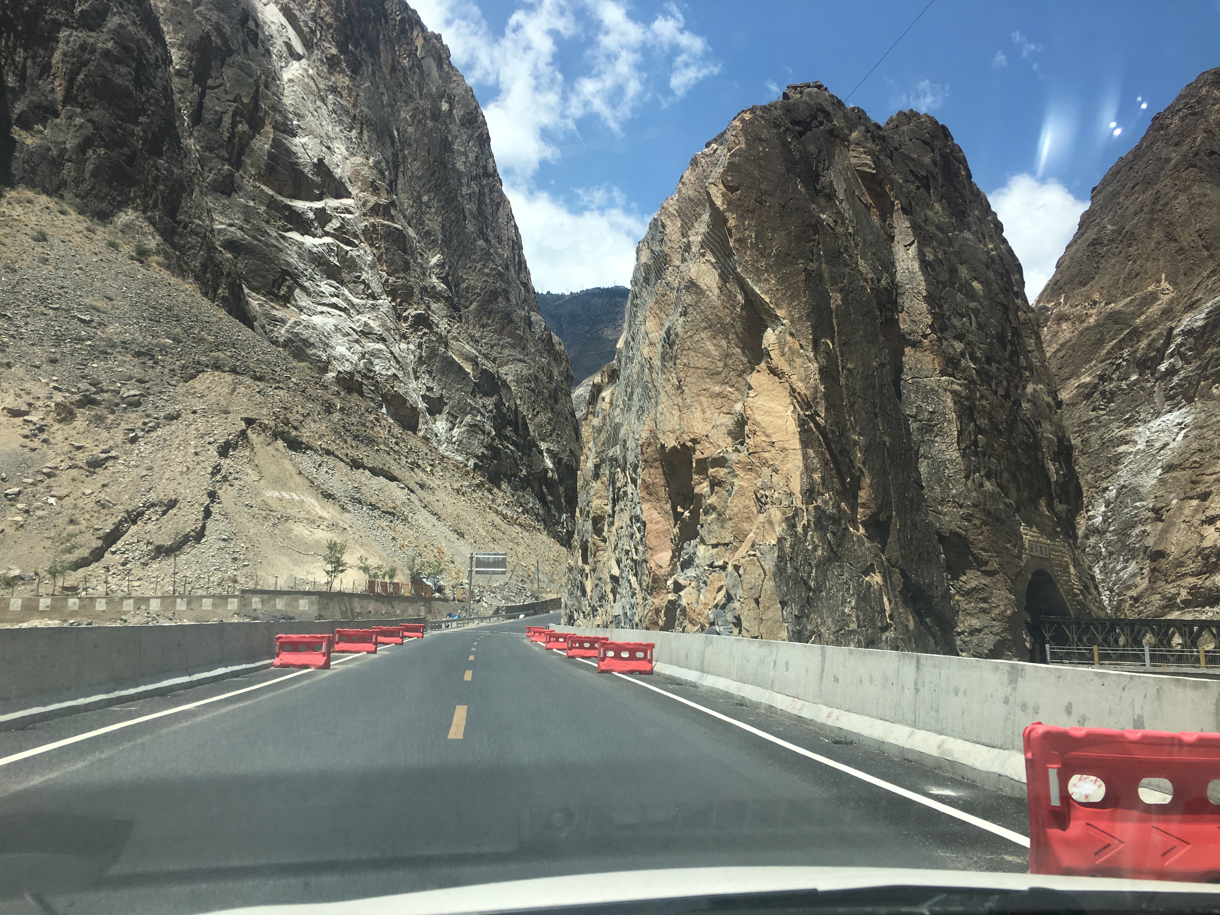 自驾西藏租车还是买台越野车,自驾入藏租车