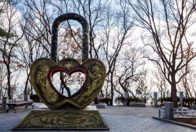 大连漂亮的雕塑,大连海滨雕塑图片大全