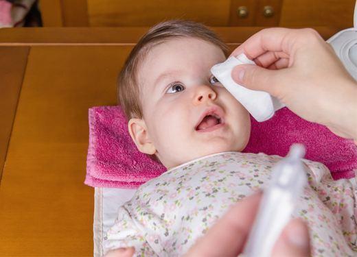 生石灰不慎进入眼睛怎样处理,生石灰不慎入眼现场处理方法