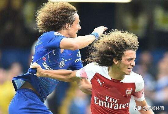 发型留腻了,发型留长发