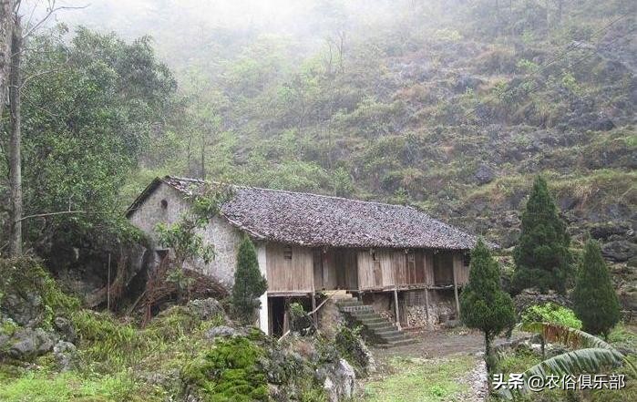 屋后有坟墓不好是迷信吧,农村盖房风水有什么忌讳