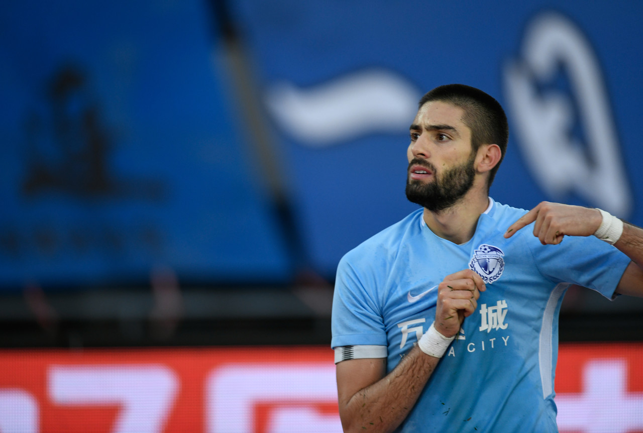 2022贺岁杯足球鲁能,足球运动员崔巍