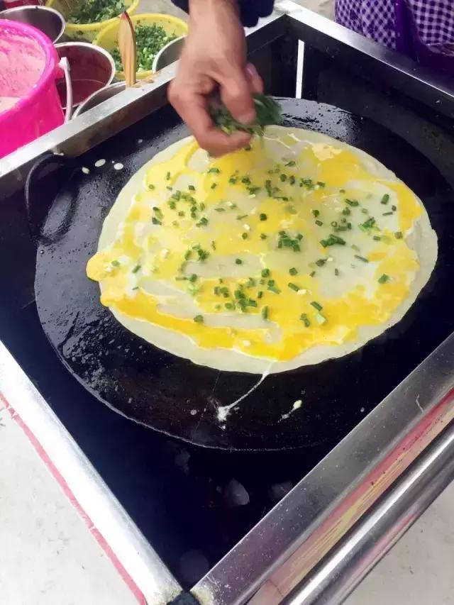江苏盐城鸡蛋饼,江苏盐城美食鸡蛋饼视频