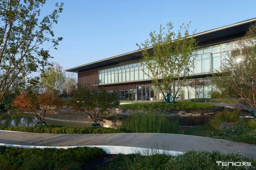 湖面之上的光影盒子——雅居乐·滨河雅郡/天友设计