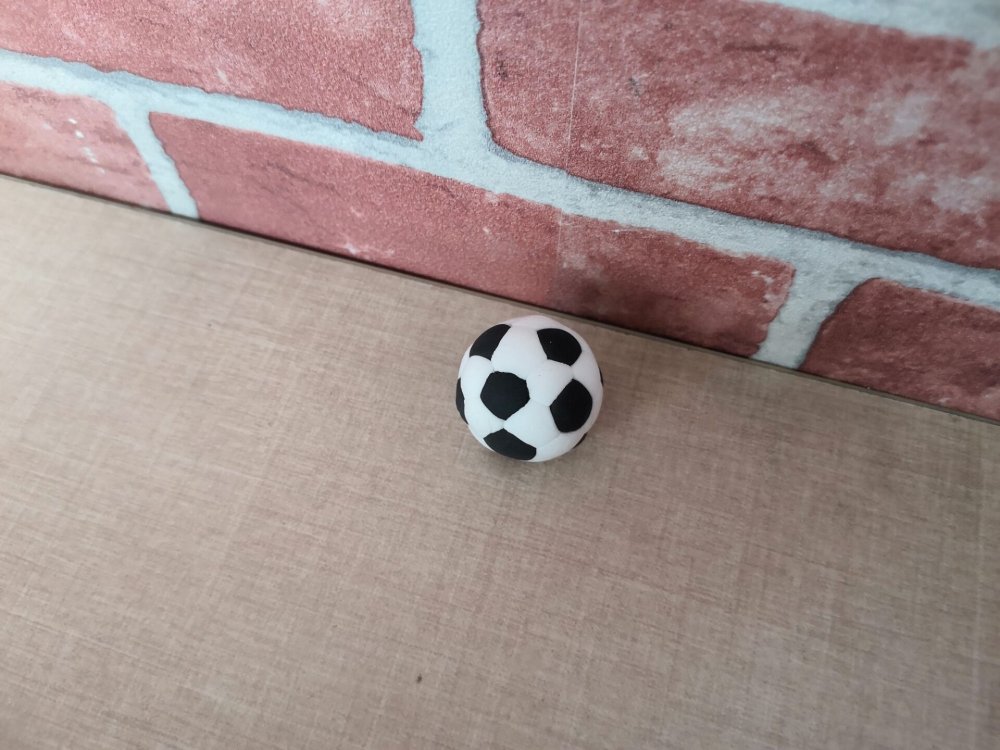 足球场景黏土作品教程,用黏土做的足球放在什么上好看