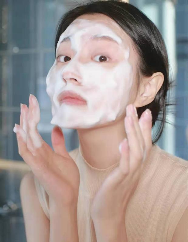 为何你的底妆总卡粉呢,底妆出油不服帖从此告别尴尬