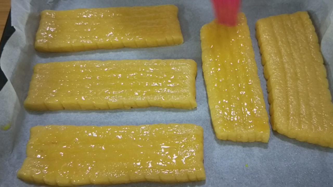 面粉里加鸡蛋怎么做饼,鸡蛋面粉饼怎么做松软好吃