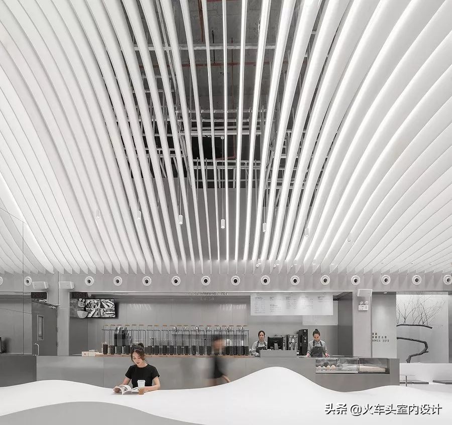 土、砖、石、木、竹、铝，这家茶饮店“设计公司”的身份要暴露啦