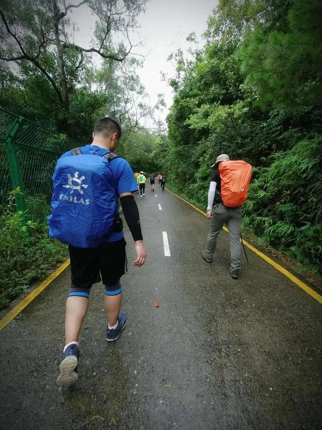 跑向沙9|哈工大沙9马峦山负重训练