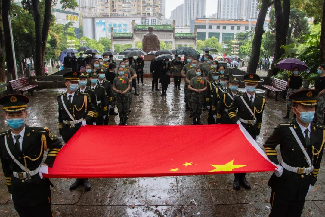 祭扫革命先烈追寻红色足迹,清明祭扫铭记历史追忆革命先烈