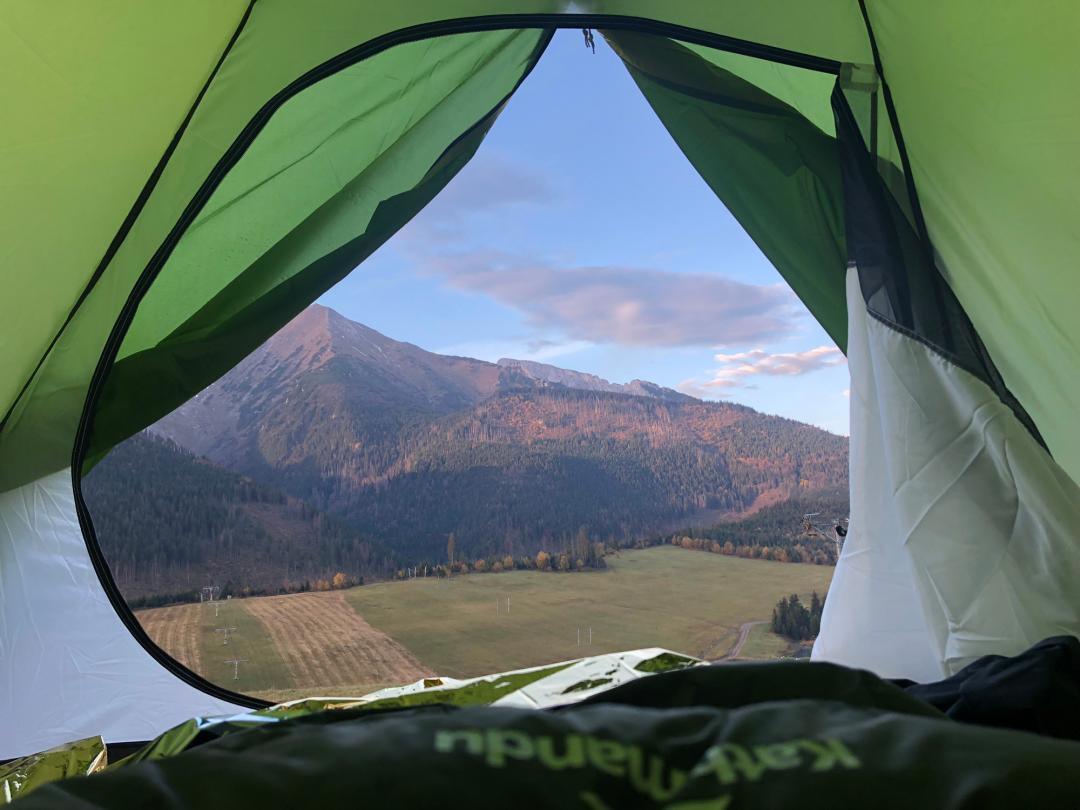 露营这阵风刮得太猛了，组团睡野地到底爽在哪里？