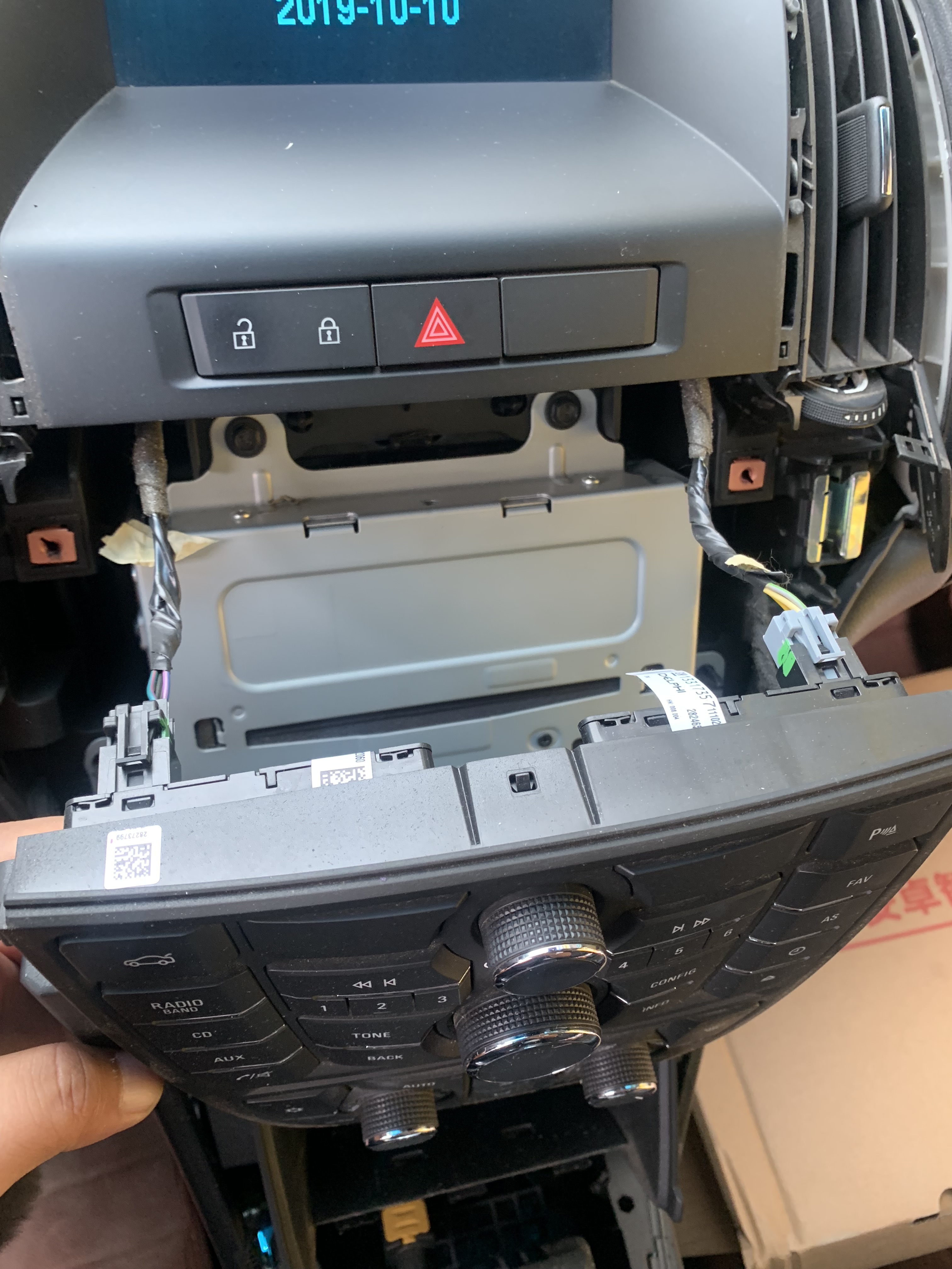 自己动手更换别克英朗挡把,别克英朗改装横屏导航