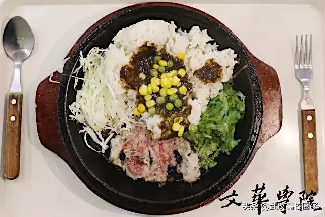 全武汉只有这所大学校门上跑火车，以前嫌弃现在却又舍不得