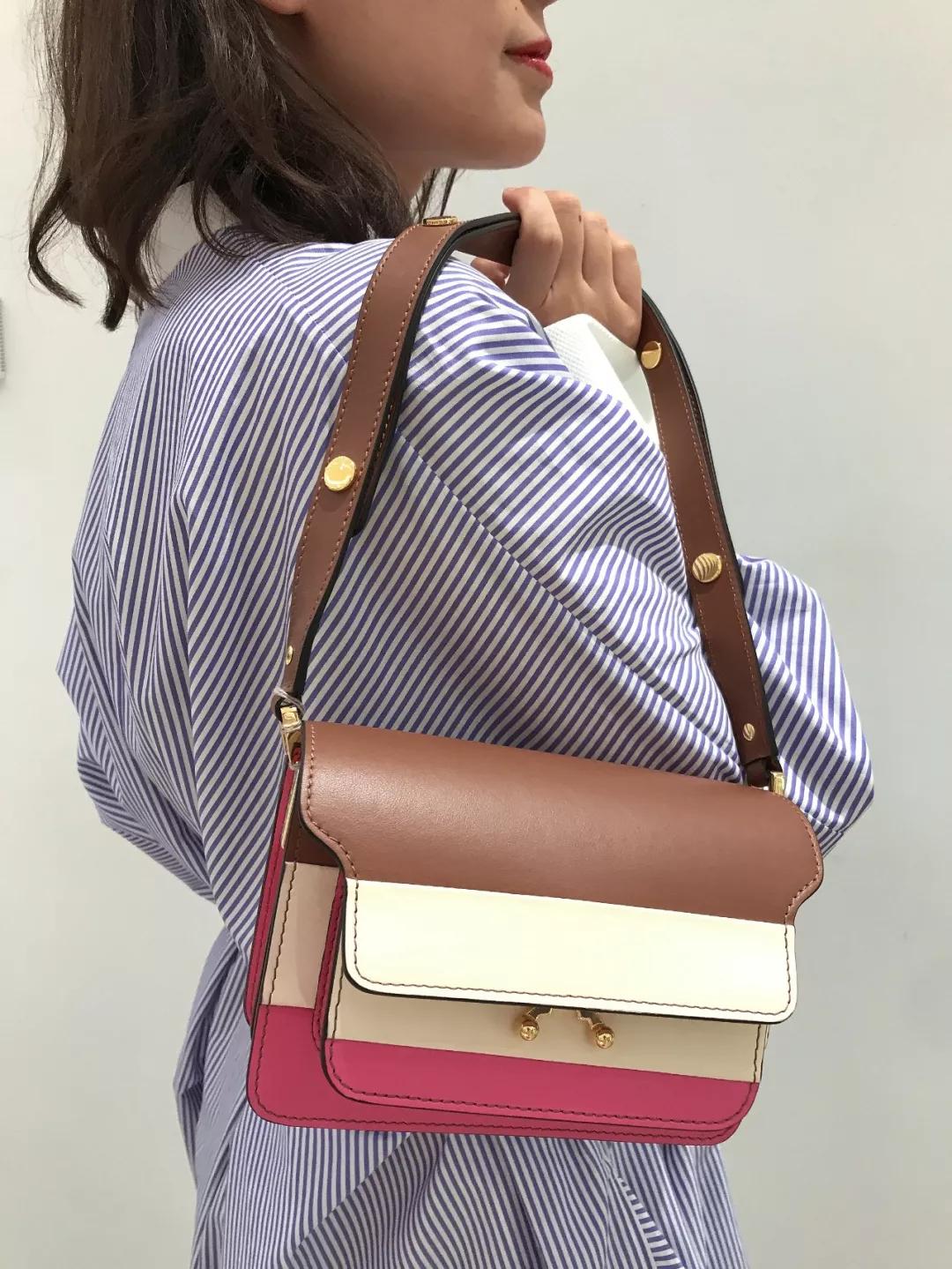 娜扎穿衣搭包包,30多个包包