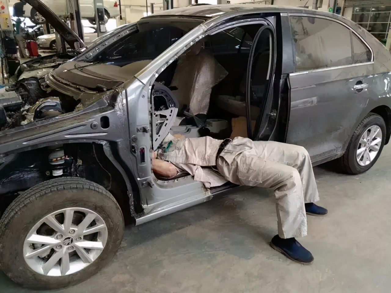 4s店哪一个岗位赚钱,你以为的4s店员工