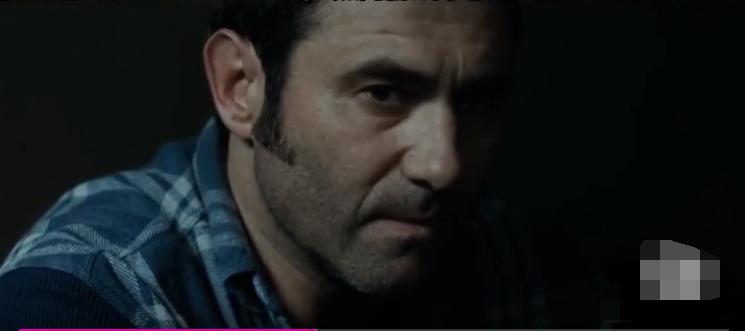 男孩背后长了一只翅膀,男孩身上长了一对翅膀是什么电影