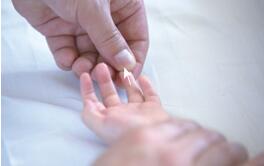 宝宝打嗝儿，亲手推拿宽胸理气、降逆止呃疗效好