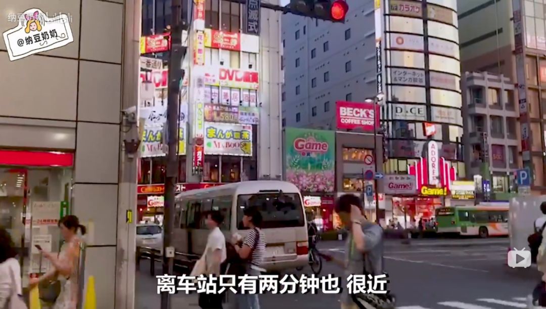 当社交恐惧成为常态，许多日本年轻人把家搬进了网吧