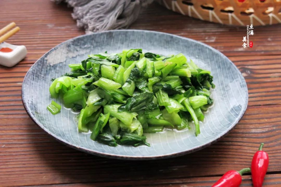 入秋口，别急着“贴秋膘”，天气干燥宜润燥，多吃这三个蔬菜好