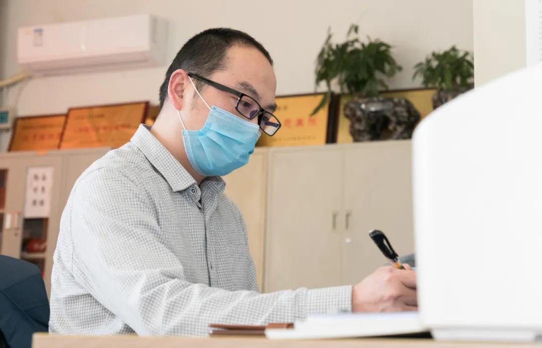 坚守岗位守初心防控疫情担重任,坚守初心担使命勠力同心抗疫情