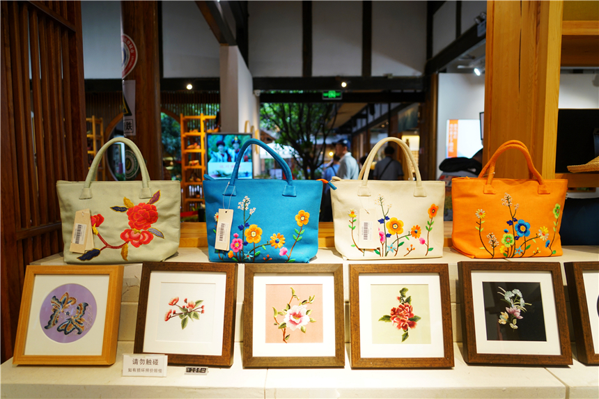 成都宽窄巷子慢生活,汇聚了地道成都文化的精髓,外地游客必打卡