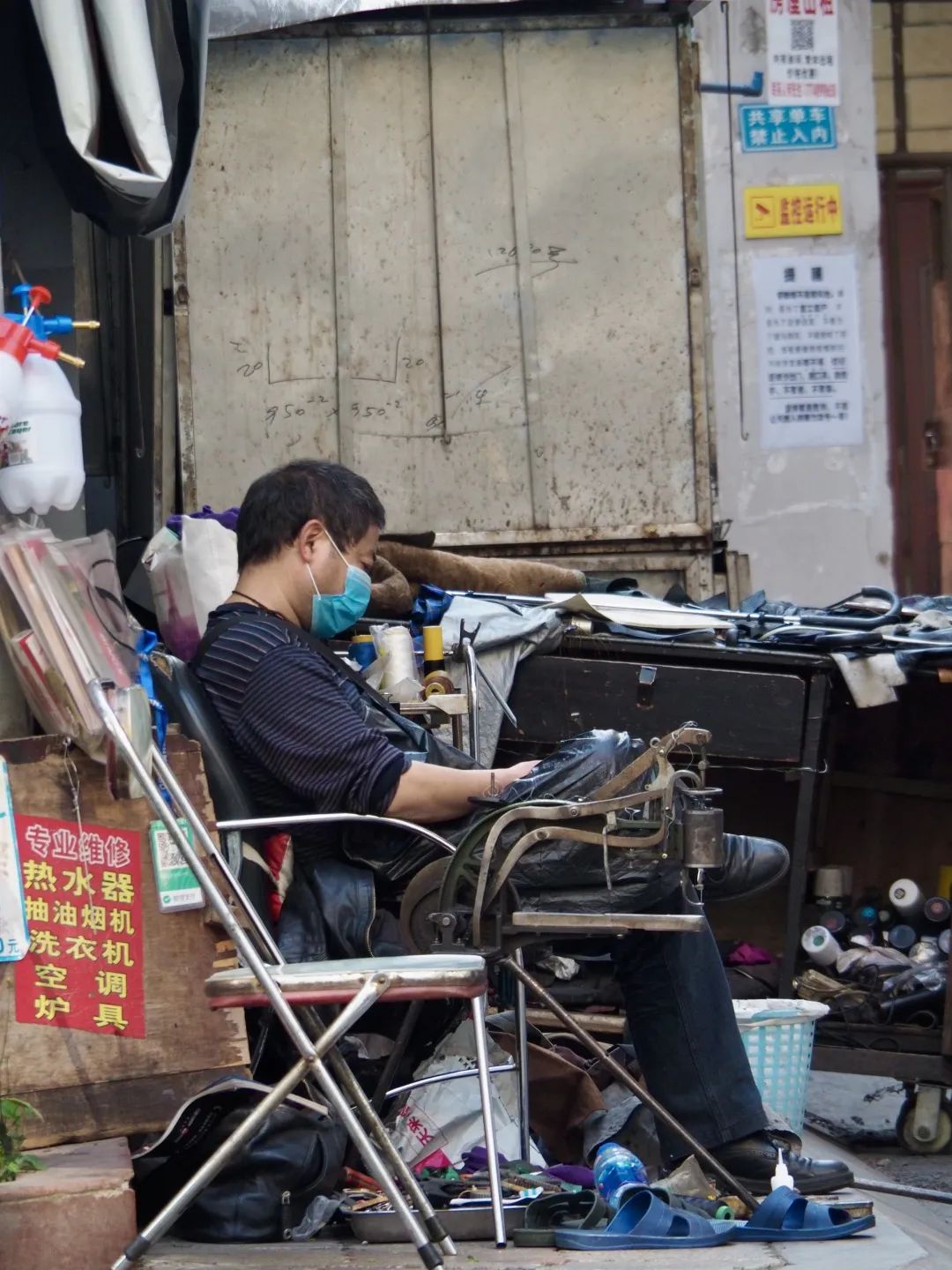 太古里外200米，补鞋匠守着他的哲学